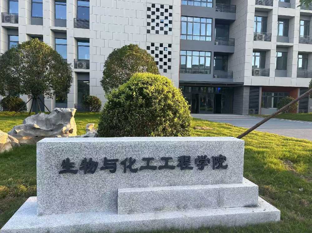 南湖区扬州职业大学体育场高杆灯项目
